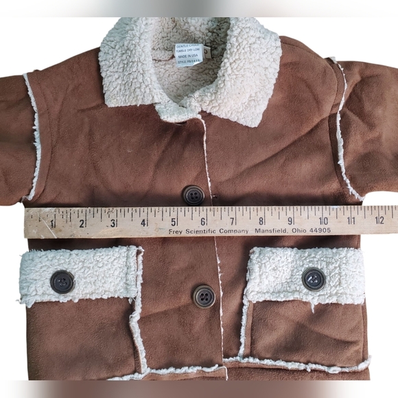 Toddlers Brown and Cream Sherpa Jacket. CachCach. 2T - Picture 10 of 12